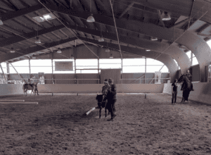 Reithalle mit Kinderreiten
