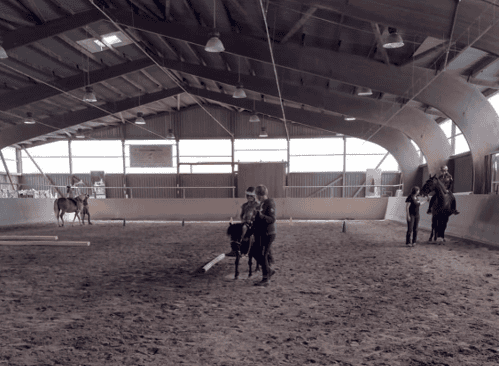 Reithalle mit Kinderreiten